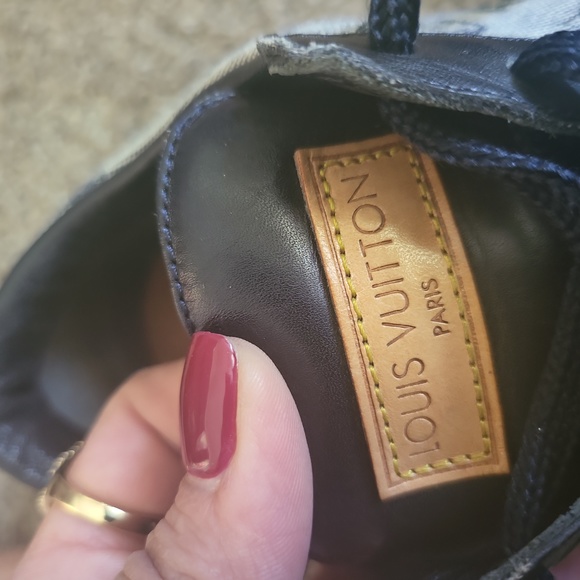 AUTHENTIC LOUIS VUITTON SNEAKERS - Picture 6 of 6